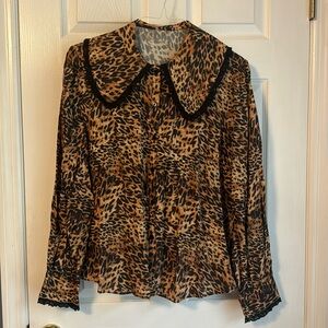 Lace trimmed leopard print button down